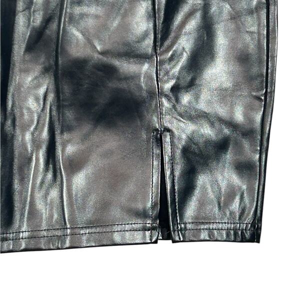 Canton Walker Black Faux Leather Mini Skirt Slit Front Clubwear Size Small - Picture 3 of 9